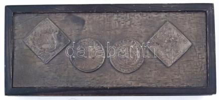 Fa ládika (250x110x53mm) tetején fém betéttel, rajta rögzítve egy 1699-es és egy 1754-es tallér elő és hátlapi képei, a Szász Választófejedelemségből