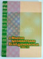 A magyar neoavantgard első generációja 1965-72. Die erste Generation der ungarischen Neoavantgarde 1965-72. Szerk.: Reczetár Ágnes. Kiállítási katalógus. Szombathelyi Képtár 49. Szombathely, 1998, Szombathelyi Képtár, 195 p. Magyar és német nyelven. Gazdag képanyaggal illusztrált, közte Altorjai Sándor, Bak Imre, Baranyay András, Csáji Attila, Haraszty István, Hencze Tamás, Keserü Ilona, Lakner László, Maurer Dóra, Nádler István, Perneczky Géza és mások. Ritka! Kiadói papírkötés, deformált, kissé kopott gerinccel.