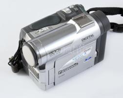 Panasonic NV-GS5 digitális videókamera, tartozékokkal, hordtáskában
