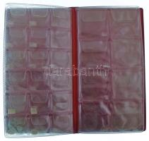 Kisalakú, műbőr érmeberakó, négy lapos, összesen 52 férőhellyel, használt állapotban