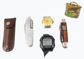 Zacskónyi vegyes bolha tétel, közte óra, csengő, bicskák