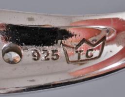 Ezüst (Ag) gyűrű, kövekkel, m:62, bruttó 6,1g