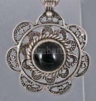 Ezüst (ag) medál, ónix berakással, bruttó 4,56g