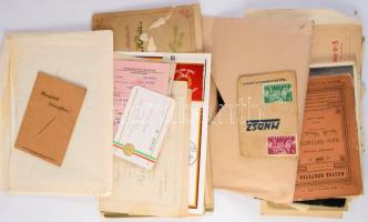 Vegyes papírrégiség tétel, benne sok fejléces céges levelezőlap, néhány régi okmány, reklám.