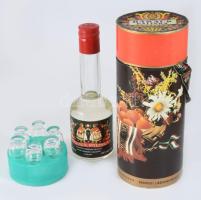 Budapesti Likőripari Vállalat retro barackpálinka. 0,5l, 43%, bontatlan, 6 darab pohárral díszdobozban.