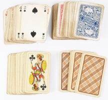 2 pakli kártya, közte Piatnik