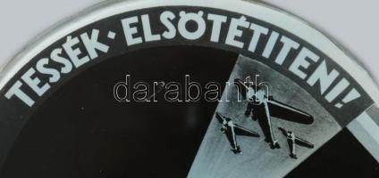 cca 1930-1940 "Tessék Elsötétíteni! Schmoll" reklám korong, jelzett a nyomaton (Bojti), pa...