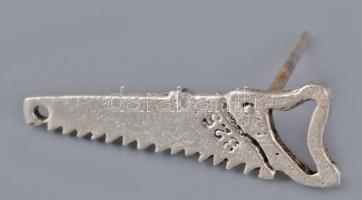 Ezüst (Ag) fűrész alakos fülbevaló pár, jelzett, 925 ezrelékes ezüst, 1,06g