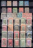 Madagaszkár 514 db klf bélyeg, 16 db blokk és 1 db kisív, közte 71 db komplett kiadás, 8 fekete lapo...