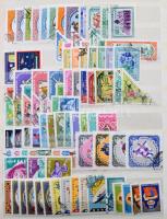 Észak Korea, Mongólia tartalmas gyűjteményrészek 16 lapos A4 berakóban, közel 2.300 db bélyeg, közte...