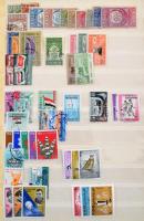 Közel-Kelet (arab országok) összeállítás 16 lapos A4-es berakóban, kb 1.300 db főleg pecsételt bélyeg