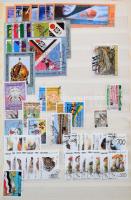 Közel-Kelet (arab országok) összeállítás 16 lapos A4-es berakóban, kb 1.300 db főleg pecsételt bélye...