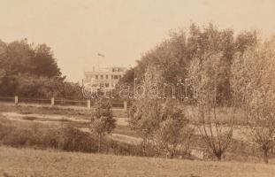 cca 1890 Morvavölgyi Vasút - Hirsch báró kastélya Morvaszentjánoson (Felvidék), kartonra kasírozott ...