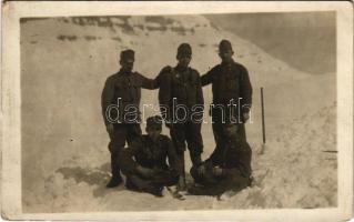 1917 Osztrák-magyar katonák télen / WWI Austro-Hungarian K.u.k. military, soldiers in winter. photo + "K.u.k. Tiroler Kaiserjäger Regiment" "K.u.k. Feldpostamt 395" (EM)