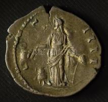 Római Birodalom 148-149 / Antoninus Pius / Róma / Denarius Ag (2,81g) T:XF,VF patina, rep.
Roman Em...