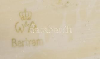 Wagner &amp; Apel Bertram libákat etető lány. Jelzett, kézzel festett, hibátlan, m: 11 cm