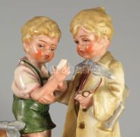 Wagner &amp; Apel Bertram orvost játszó gyerekek. Jelzett, kézzel festett, ujjvégen sérüléssel, ...