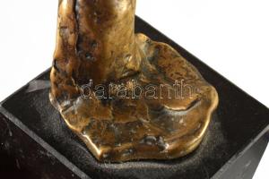 Salvador Dalí (1904-1989): A kulcs. Bronz, márvány talapzaton, jelzés nélkül, m: 17 cm /// Salvador ...