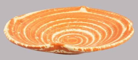 Gorka Géza iparművészeti vállalatos csigavonalas falitál, jelzett, akasztónál lepattanással, d:29 cm