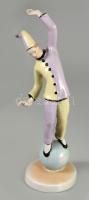 Drasche Labdán álló bohóc. Jelzett, kézzel festett, hibátlan, m: 19 cm /// Drasche clown standing on...