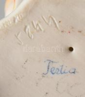 Herendi Tertia széteső babával játszó lány. Jelzett, hibátlan, m: 13 cm