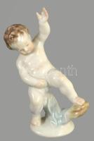 Herendi pisilő puttó. Terv.: Nemes György. Kézzel festett, jelzett, hibátlan, m: 18 cm