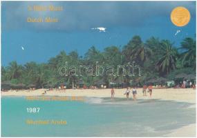 Aruba 1987. 5c - 2 1/2Fl (6xklf) forgalmi sor + "Aruba" zseton szettben, karton dísztokban T:UNC aranysárga patina, kissé kopott tok Aruba 1987. 5 Cents - 2 1/2 Florin (6xdiff) coin set + "Aruba" token in set, in cardboard case C:UNC golden yellow patina, slightly worn case