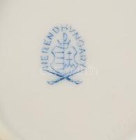 5 darabos magyar porcelán tétel, Herendi bonbonier alj, sérült Hollóházi figura, Zsolnay pohár, stb