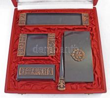 Tartalmas Magyar Néphadsereg tétel, benne: Öt darab Zalka Máté Katonai Főiskola zománcfestett plaket...