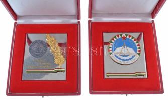 Tartalmas Magyar Néphadsereg tétel, benne: Öt darab Zalka Máté Katonai Főiskola zománcfestett plaket...