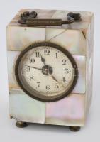 cca 1910 Utazóóra, gyöngyház rárakással, kis sérüléssel, m: 9 cm