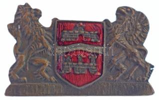 1946-1949 k. Budapest város címere, zománcozott bronz sapkajelvény, egyik rögzítőpánt hiányzik (23x37mm) T:XF zománchiba