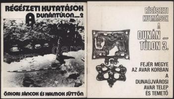 2 db kiállítási katalógus: Őskori sáncok és halmok Süttőn. + Fejér megye az avar korban. A dunaújvárosi avar telep és temető. Régészeti kutatások a Dunántúlon 2. és 3. sz. Székesfehérvár, 1982-1985, István Király Múzeum. Fekete-fehér képekkel illusztrálva. Kiadói tűzött papírkötés.