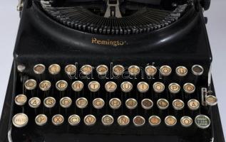 Remington antik írógép, magyar nyelvű billentyűzettel, kissé sérült dobozában