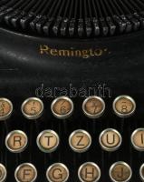 Remington antik írógép, magyar nyelvű billentyűzettel, kissé sérült dobozában