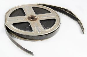 1944 Magyar Világhíradó egy adása, teljes 16mm-es eredeti filmtekercs. Benne a világháború híreivel, hazai hírekkel.