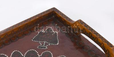 Faragott és festett szervírozótálca, 49x31 cm