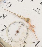 Ezüst (Ag) Omega zsebóra, Jelzett tok, jelzett szerkezet, jelzett sérült számlap, olajozni kell, de ...