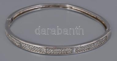 Ezüst (Ag) karperec, kövekkel kirakva, jelzett, deformációval, d: 5 cm, bruttó: 10,7 g