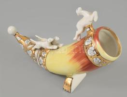 Porcelán vadászkürt, állatfigurákkal, díszítve, jelzett, 20x13 cm