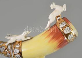 Porcelán vadászkürt, állatfigurákkal, díszítve, jelzett, 20x13 cm