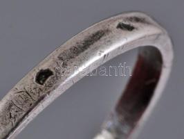 Ezüst (Ag) gyűrű lila kővel, jelzett, méret: 48, bruttó: 3,1 g