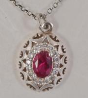 Ezüst (Ag) nyaklánc medállal, szintetikus rubinnal, jelzett, h: 43-46 cm, bruttó: 3,3 g