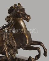 Ismeretlen szobrász: Lovát fékező lovas. Patinázott bronz, márvány talapzaton, cca 1900, m: 26 cm