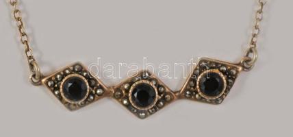 Ezüst (Ag) nyaklánc kövekkel díszített középrésszel, jelzett, h: 36 cm, bruttó: 3,04 g