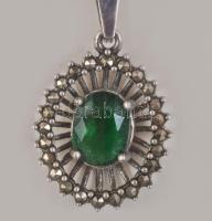 Ezüst (Ag) venezianer nyaklánc zöld köves medállal, h: 41 cm, bruttó: 5,34 g