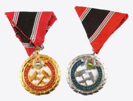 ca 1930-1980 Igazolványok, két bányász szolgálati érdemérem adományozó oklevéllel