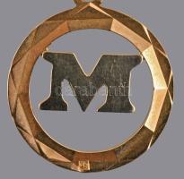 Arany (Au) "M' medál, 18 karátos arany, jelzett, behozatali jegy, 2,4g