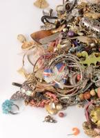 7,5 kg (!) vegyes bizsu tétel, közte jó darabokkal, átnézésre érdemes!