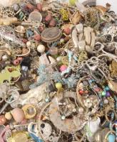 7,5 kg (!) vegyes bizsu tétel, közte jó darabokkal, átnézésre érdemes!